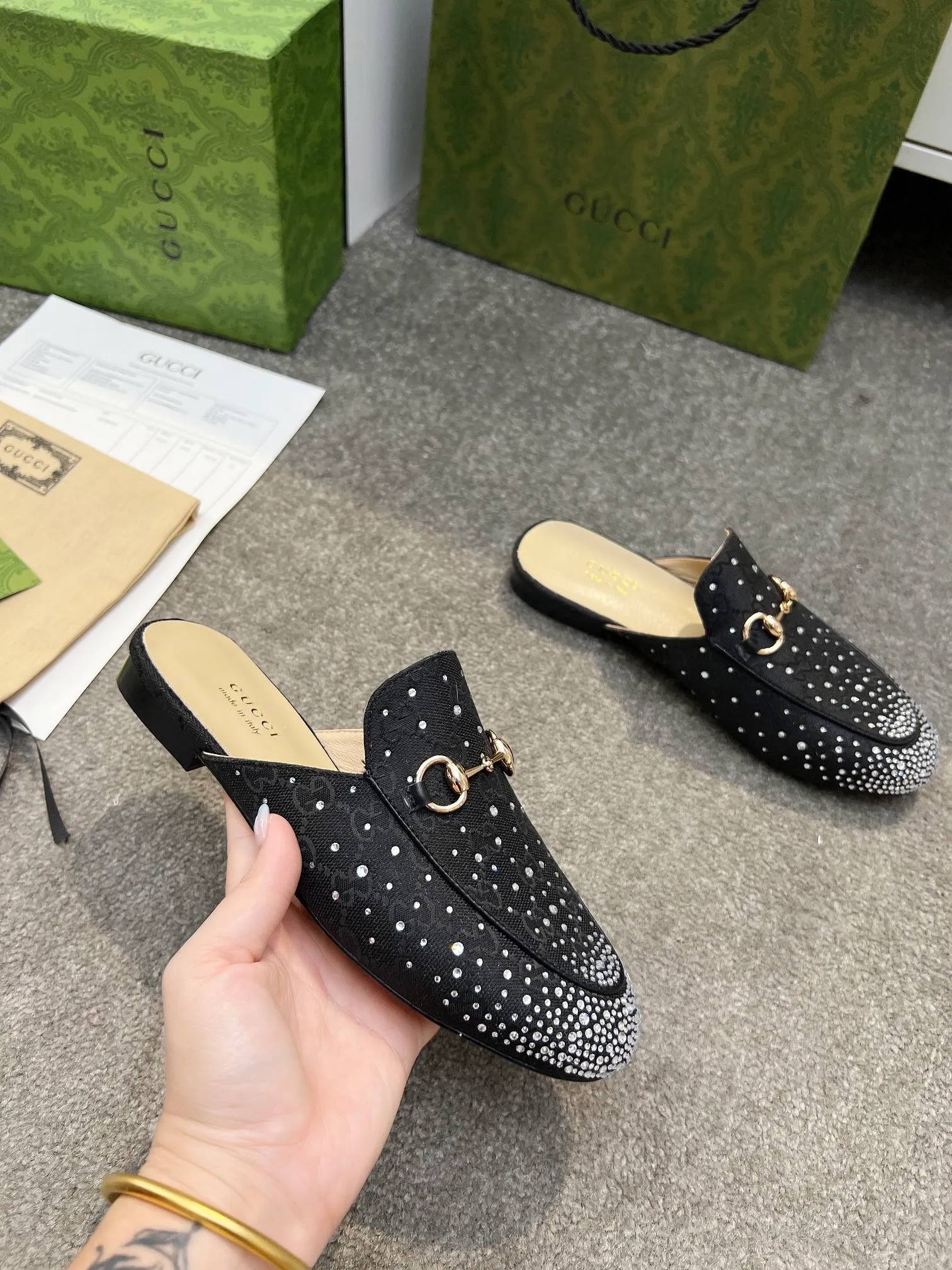 👟👟Ex-factory price 380👟👟 Genuine leather sole +50 Original quality guccisummer's latest limited edition slippers, top quality, purchased genuine development original special hot diamond process classic double G presbyopic inner sheepskin with Italian original board material and craftsmanship are the same as the original! Code number: 35-42,